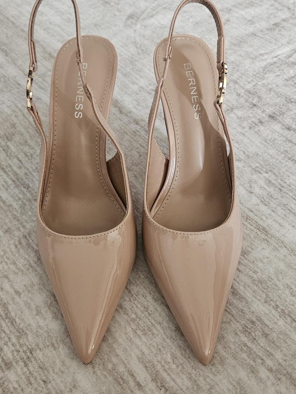 BERNESS Coetta Nude Patent Slingback Stiletto Heels Gold Chain Sz 7